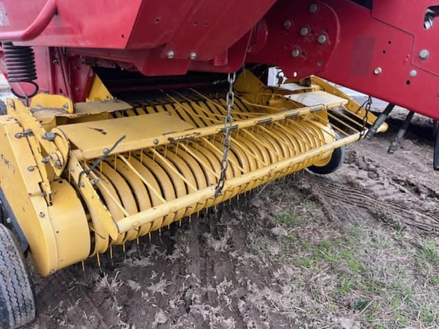 Image of New Holland BR740A equipment image 2