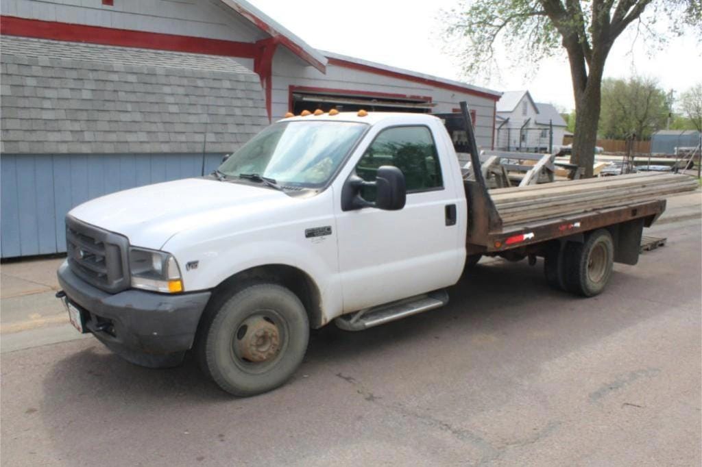 2002 Ford F-350 Equipment Image0