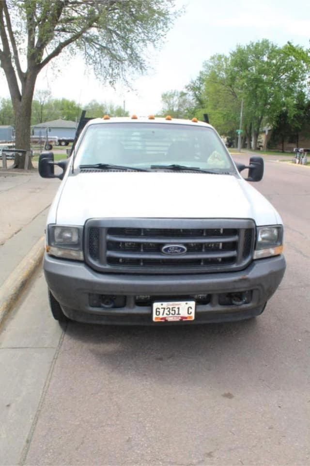 Image of Ford F-350 equipment image 2