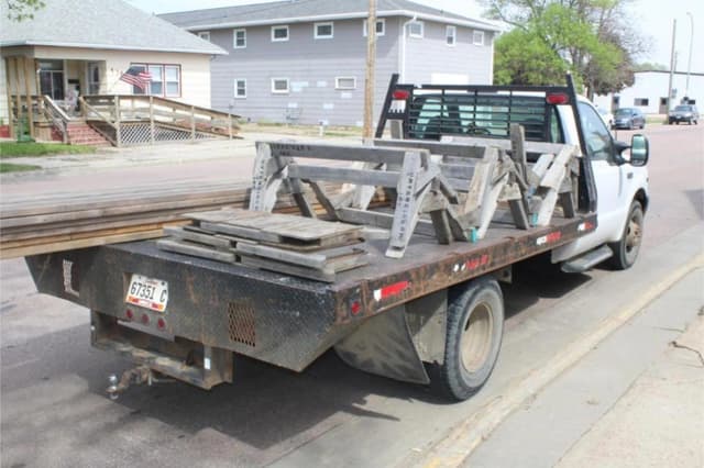 Image of Ford F-350 equipment image 3