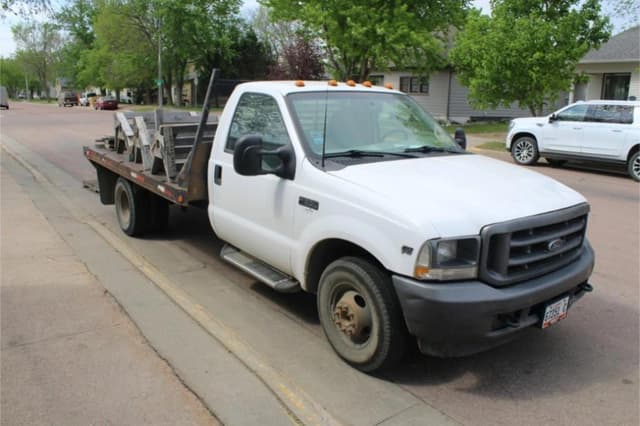 Image of Ford F-350 equipment image 1