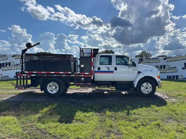 Image of Ford F-650 equipment image 3