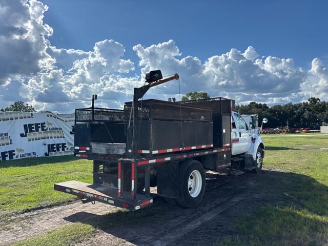 Image of Ford F-650 equipment image 4