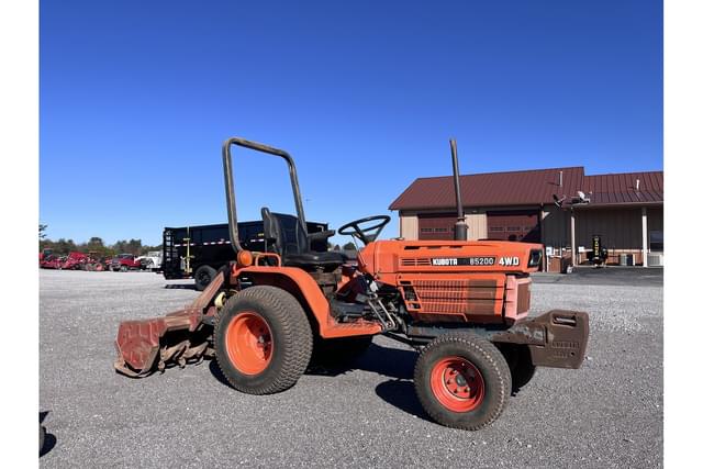 Image of Kubota B5200 equipment image 1