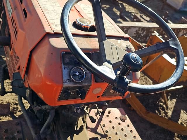 Image of Kubota B5200 equipment image 4