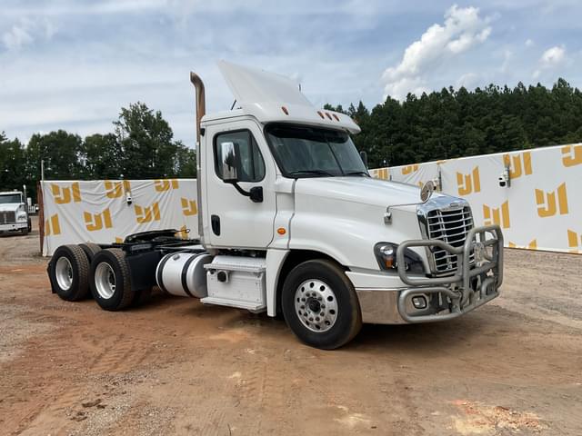 Image of Freightliner Cascadia equipment image 2