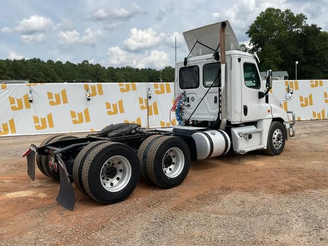 Image of Freightliner Cascadia equipment image 4
