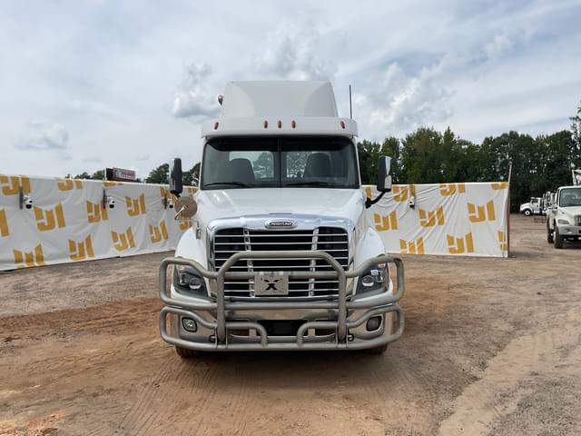 Image of Freightliner Cascadia equipment image 1
