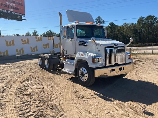 Image of Western Star 4700SF equipment image 2