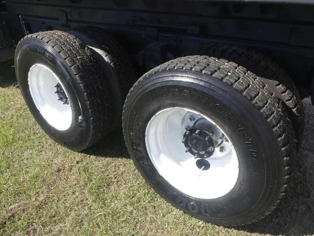 Image of Freightliner M2 equipment image 4