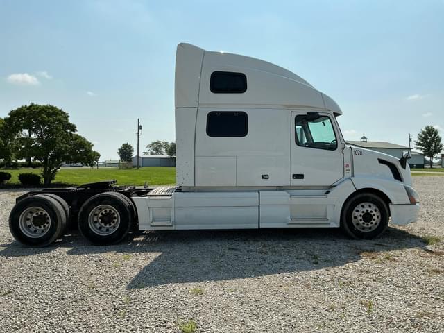Image of Volvo VNL equipment image 3