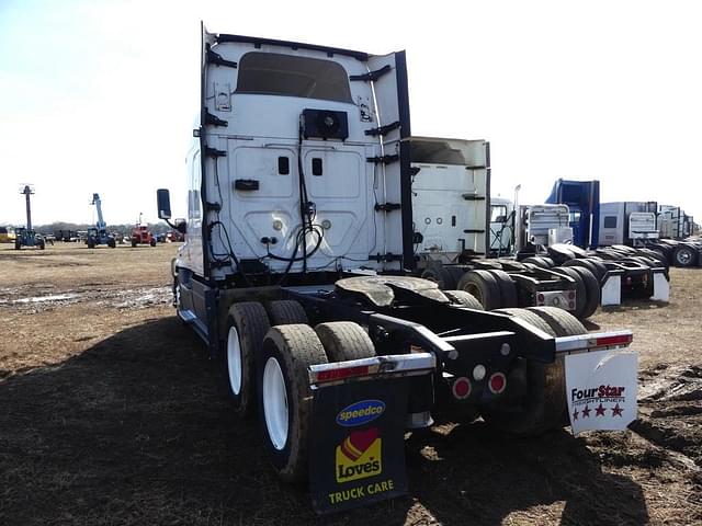 Image of Freightliner Cascadia equipment image 4