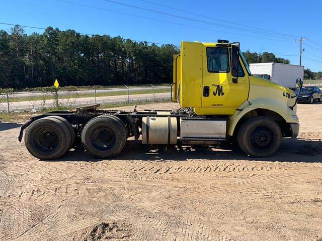 Image of International 8600 equipment image 3