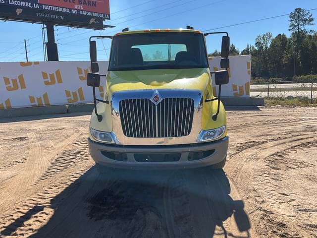 Image of International 8600 equipment image 1