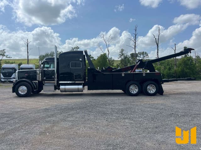 Image of Peterbilt 389 equipment image 1