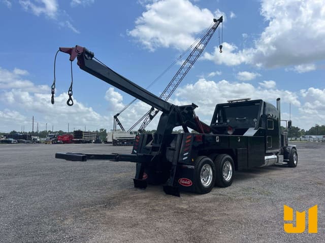 Image of Peterbilt 389 equipment image 4