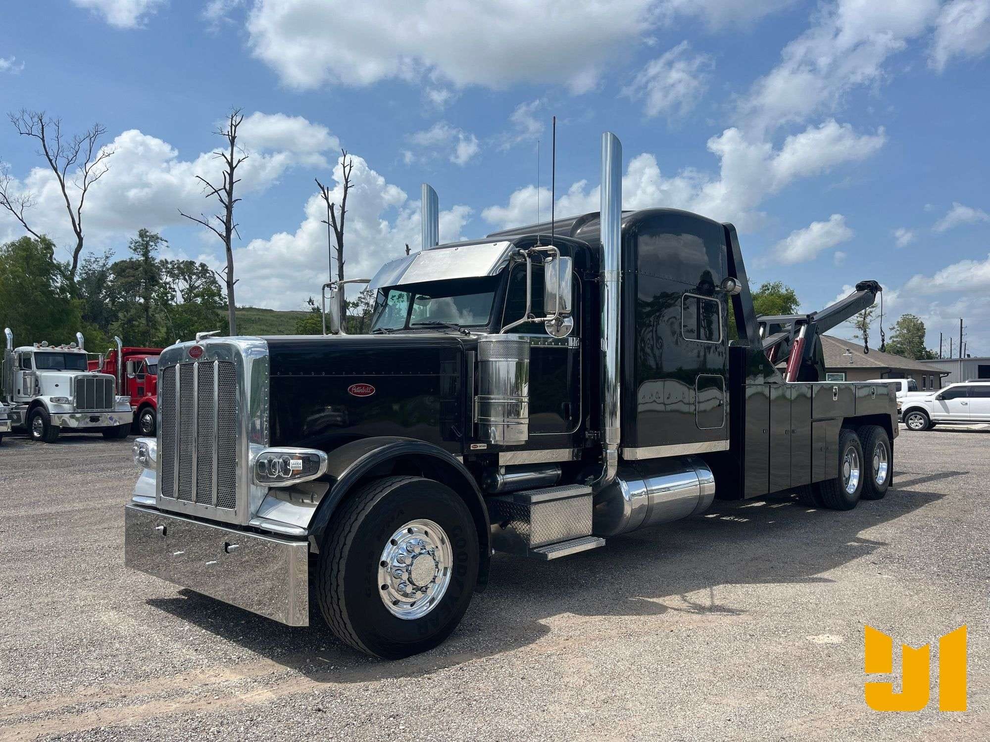 2015 Peterbilt 389 Equipment Image0