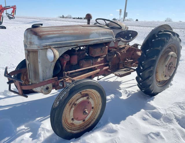 Image of Ford 9N equipment image 1