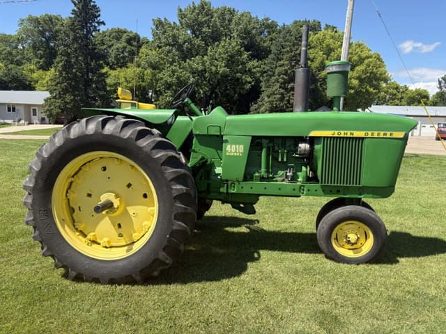 Image of John Deere 4010 equipment image 3