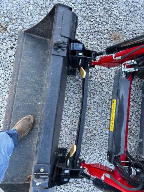 Image of Massey Ferguson GC1723E equipment image 4