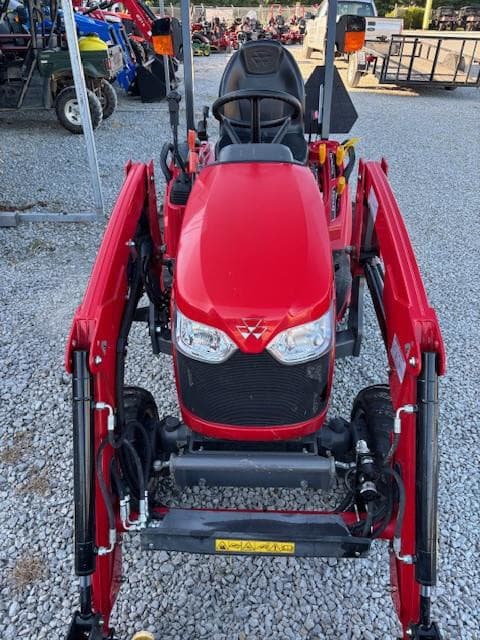 Image of Massey Ferguson GC1723E equipment image 3