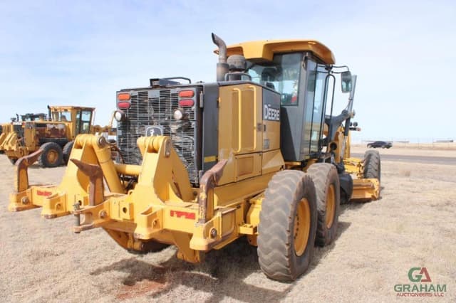 Image of John Deere 672G equipment image 2