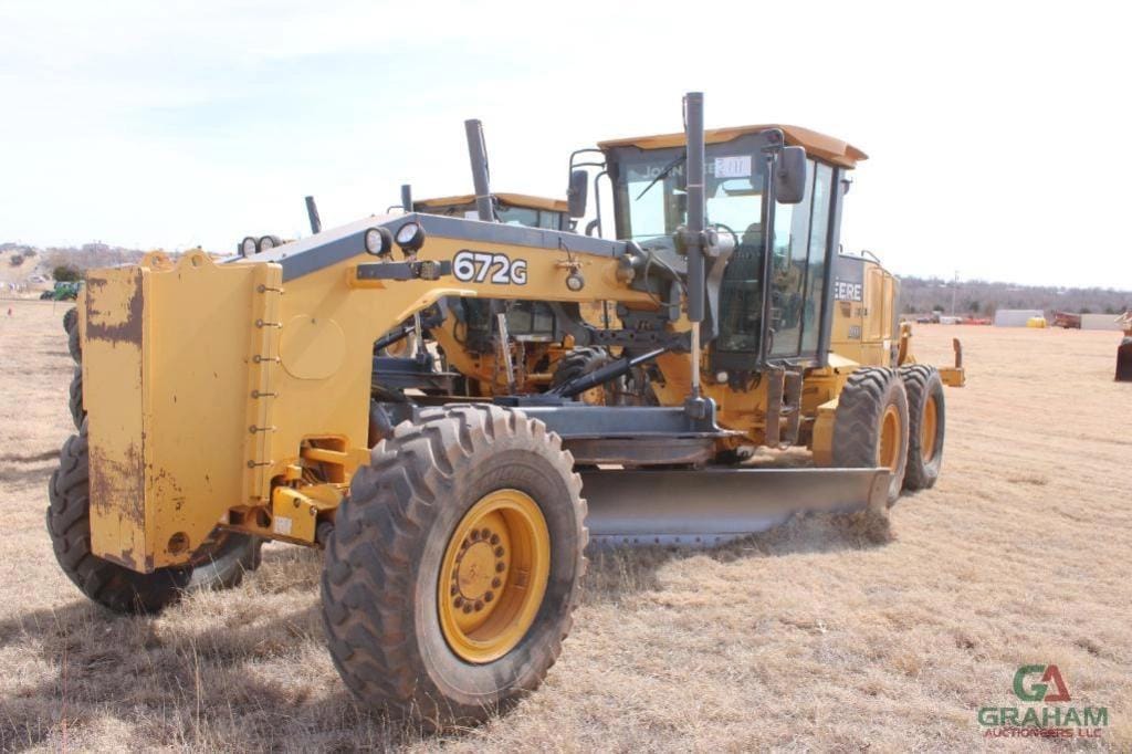 2010 John Deere 672G Equipment Image0