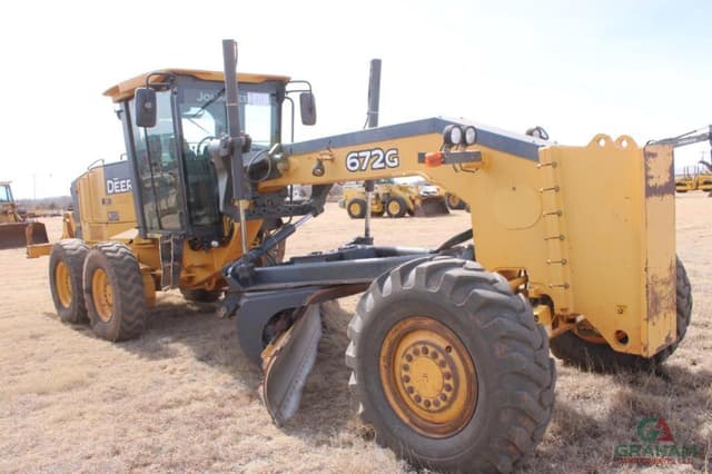 Image of John Deere 672G equipment image 1