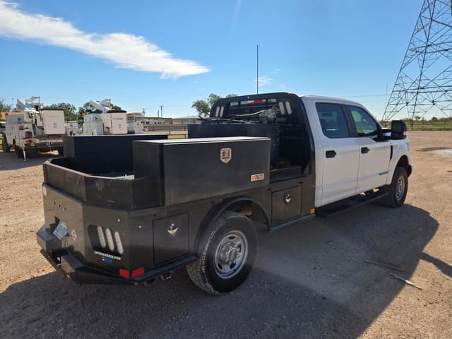 Image of Ford F-250 equipment image 3