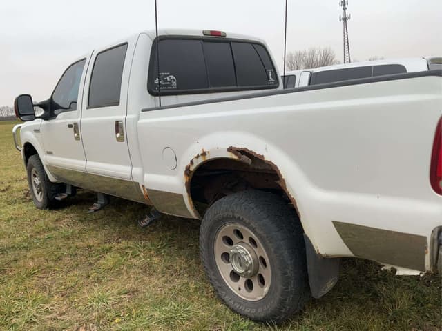 Image of Ford F-350 equipment image 4