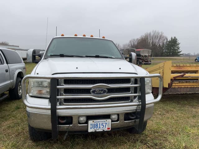 Image of Ford F-350 equipment image 2