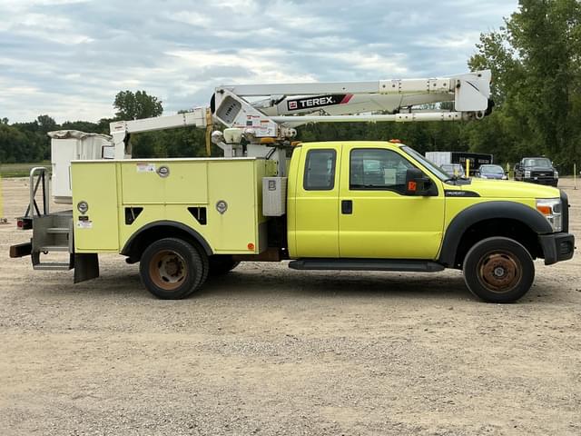 Image of Ford F-550 equipment image 3