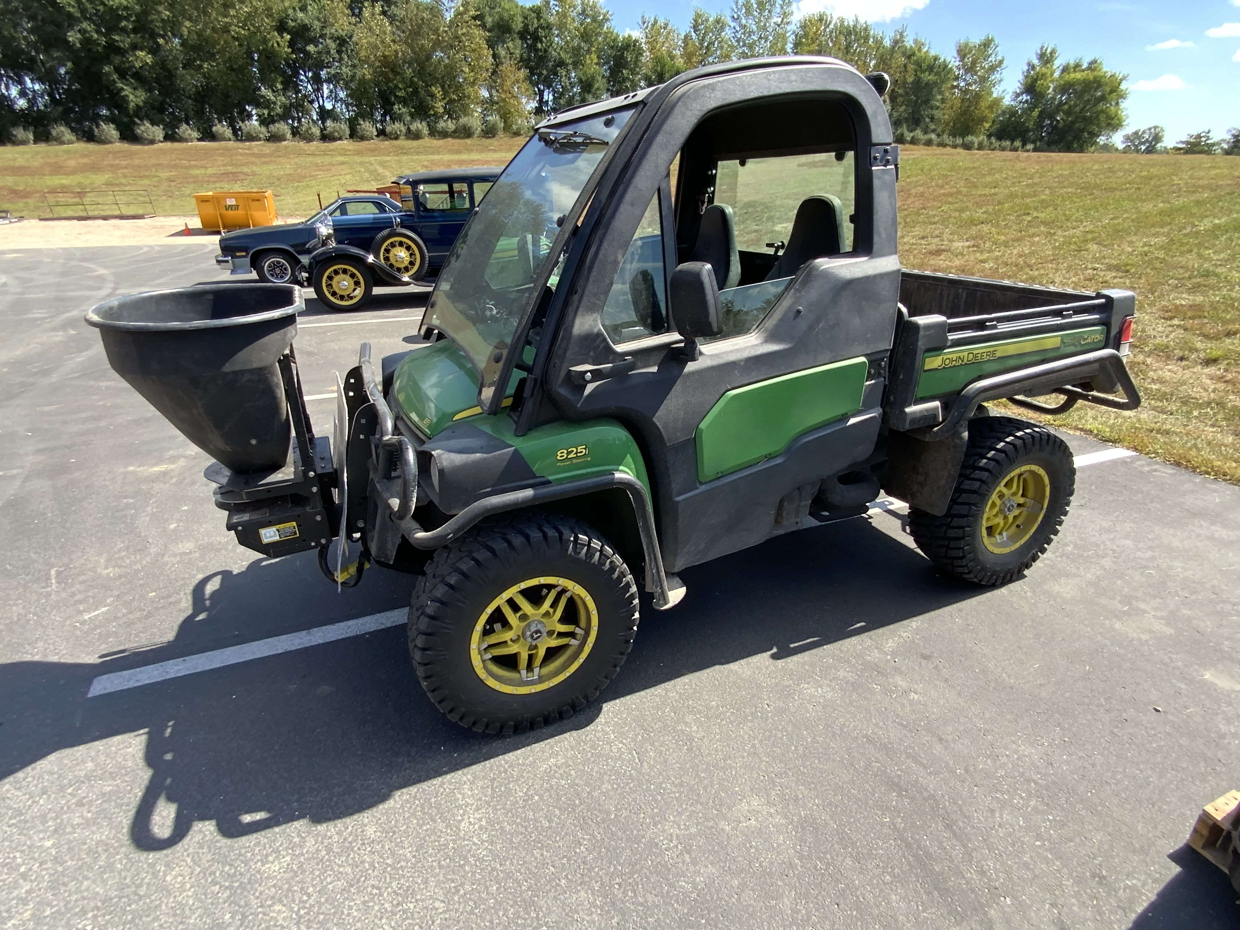 2015 John Deere Gator XUV 825i Equipment Image0