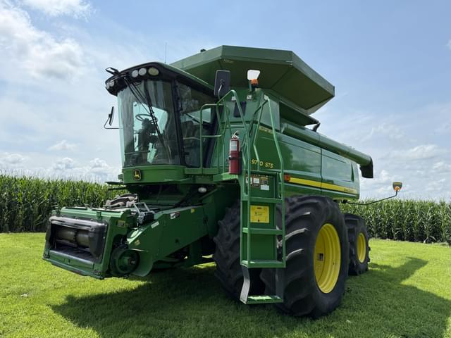 Image of John Deere 9770 STS equipment image 2