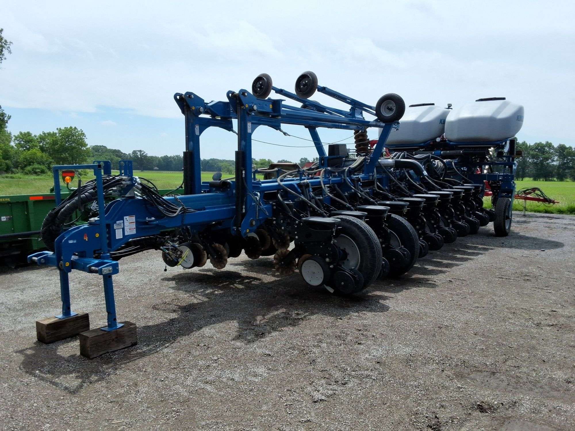 2015 Kinze 4900 Equipment Image0