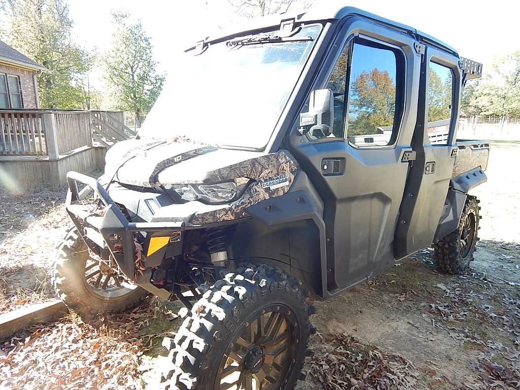 Image of Can-Am Defender Image 0