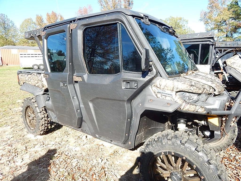 Image of Can-Am Defender Image 1