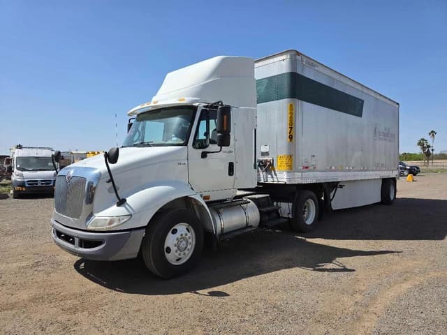 Image of International 8600 equipment image 1