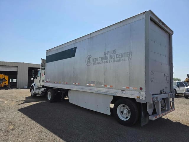 Image of International 8600 equipment image 3