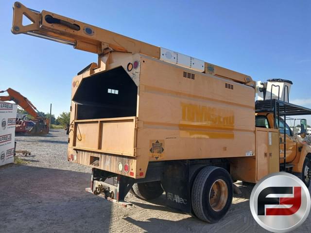 Image of Ford F-750 equipment image 4
