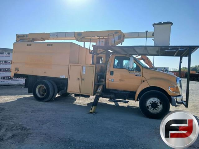 Image of Ford F-750 equipment image 3