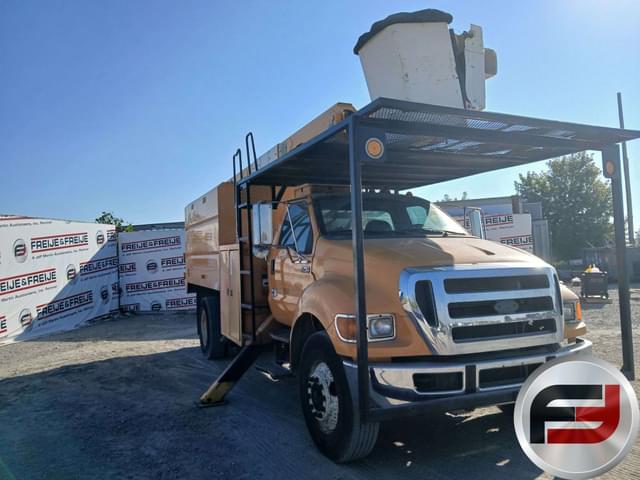 Image of Ford F-750 equipment image 2