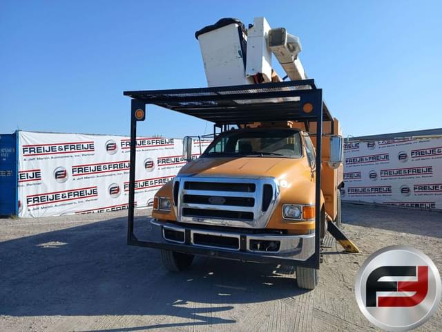 Image of Ford F-750 equipment image 1