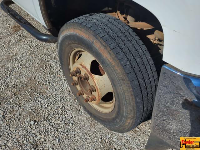 Image of Chevrolet 3500HD equipment image 4