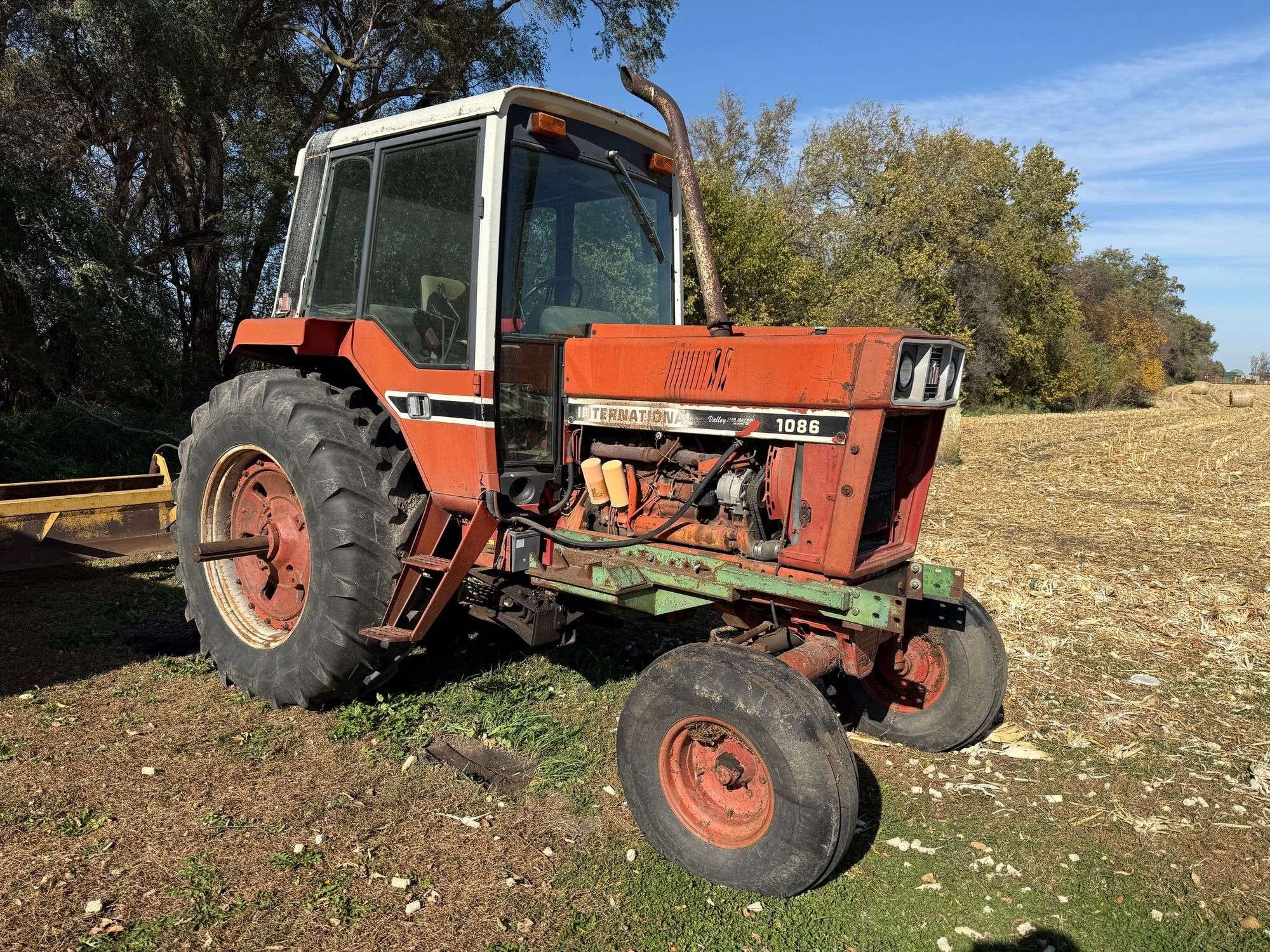 International Harvester 1086 Equipment Image0