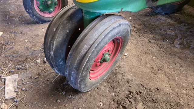 Image of Oliver 77 equipment image 3