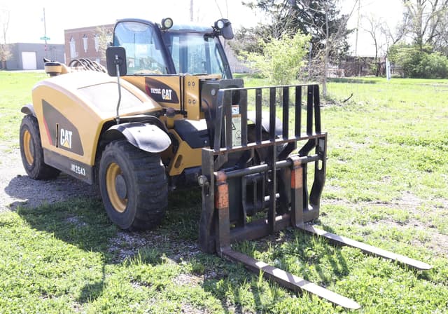 Image of Caterpillar TH255C equipment image 2