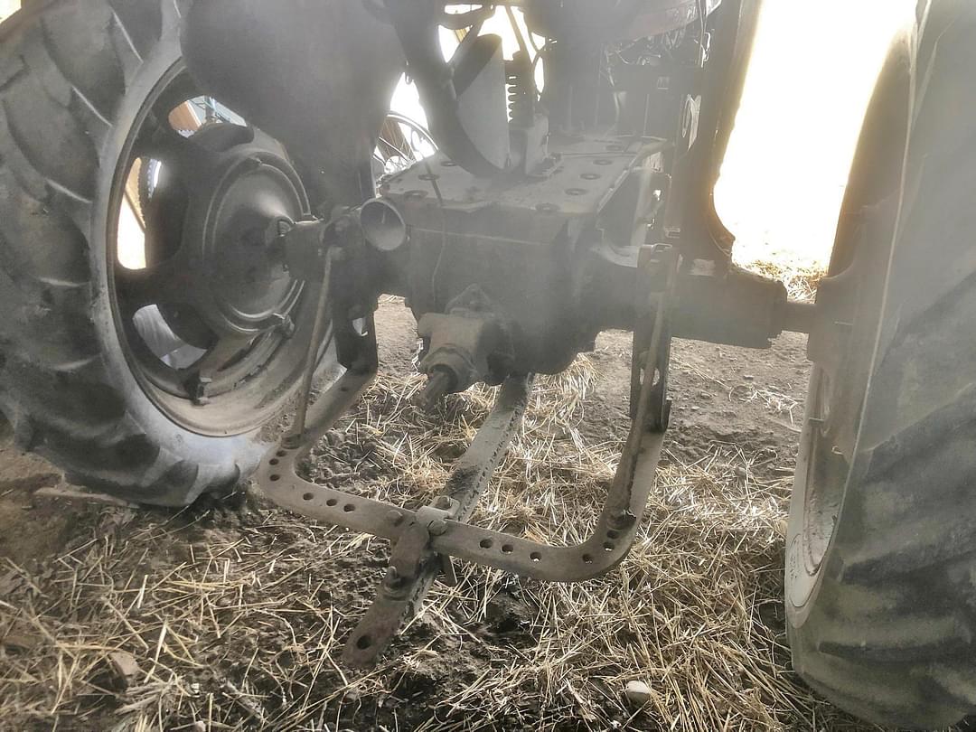 Image of Farmall H Image 1
