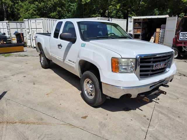 Image of GMC 2500HD equipment image 3