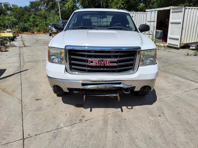 Image of GMC 2500HD equipment image 2